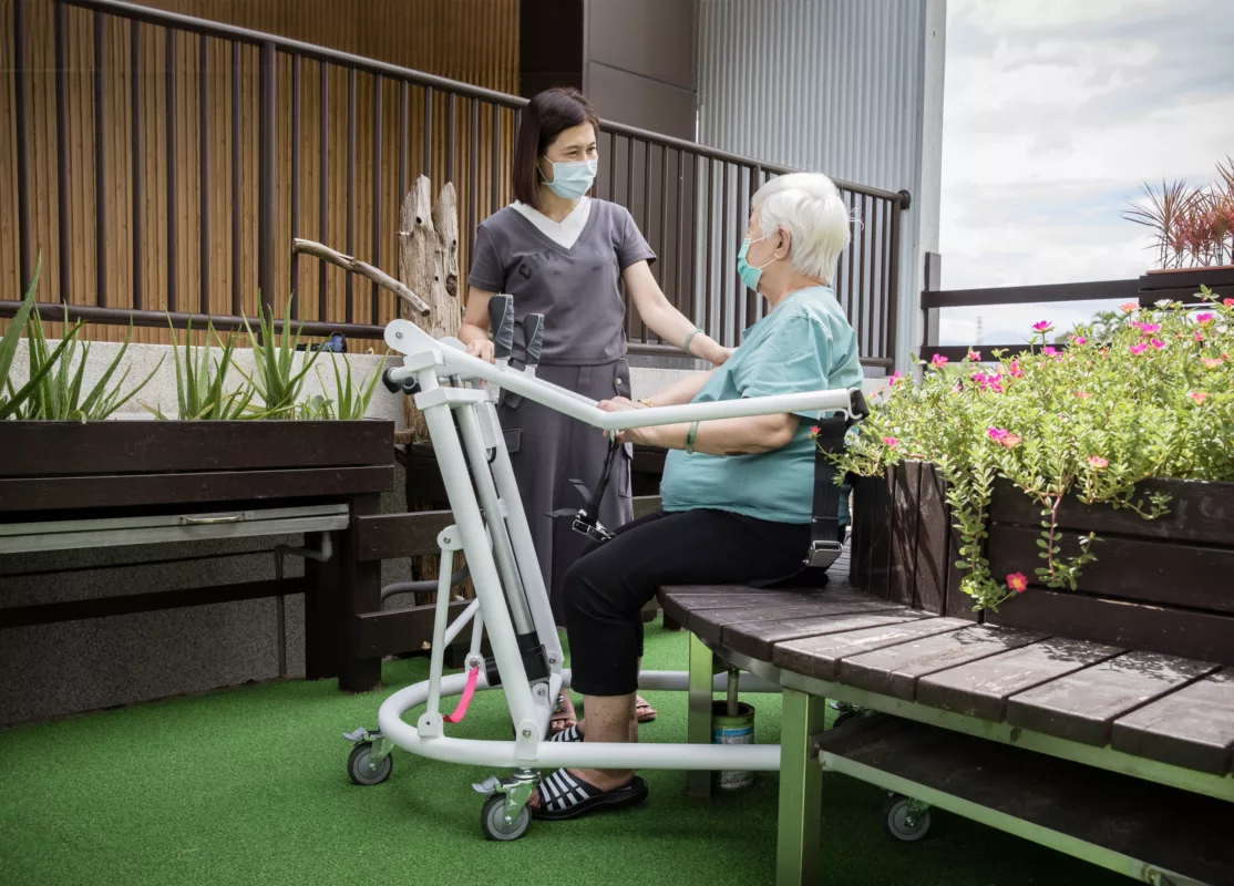 patient lifts park garden